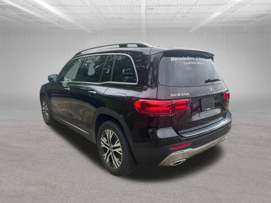 Used 2026 Mercedes-Benz GLB 250 4MATIC image 3