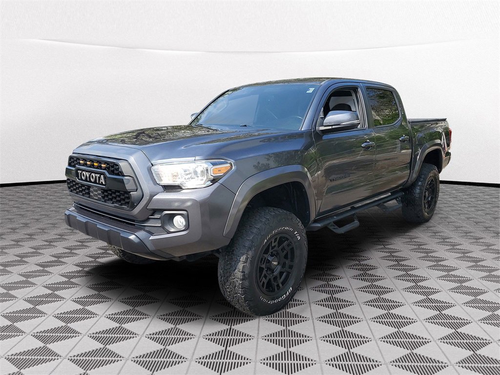 Used 2022 Toyota Tacoma SR5 w/ Technology Package image 3