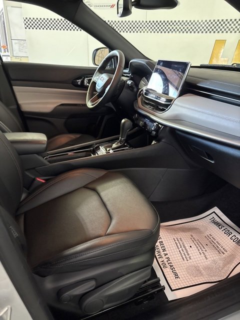 Certified 2024 Jeep Compass Limited image 32