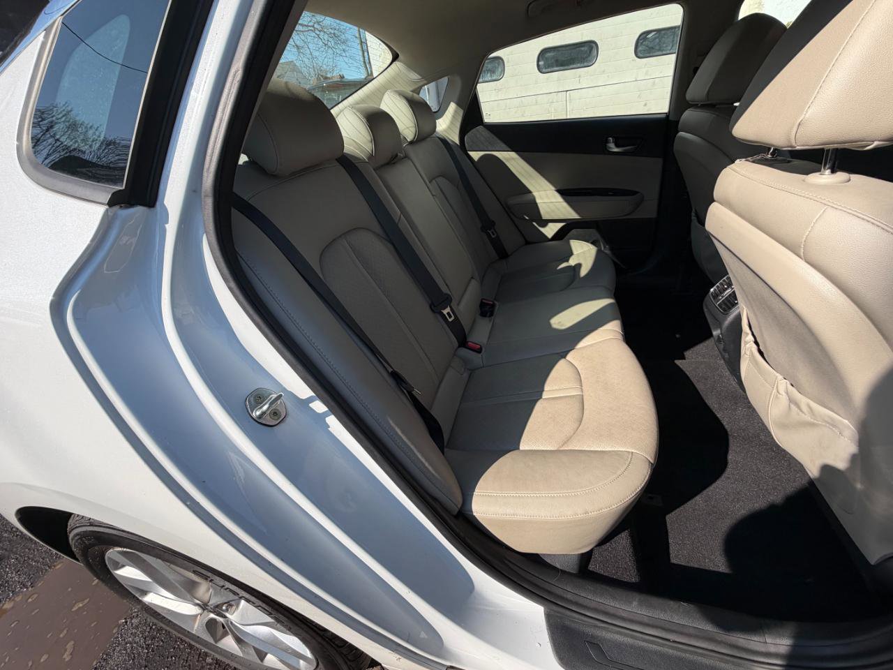 Used 2017 Kia Optima EX image 29