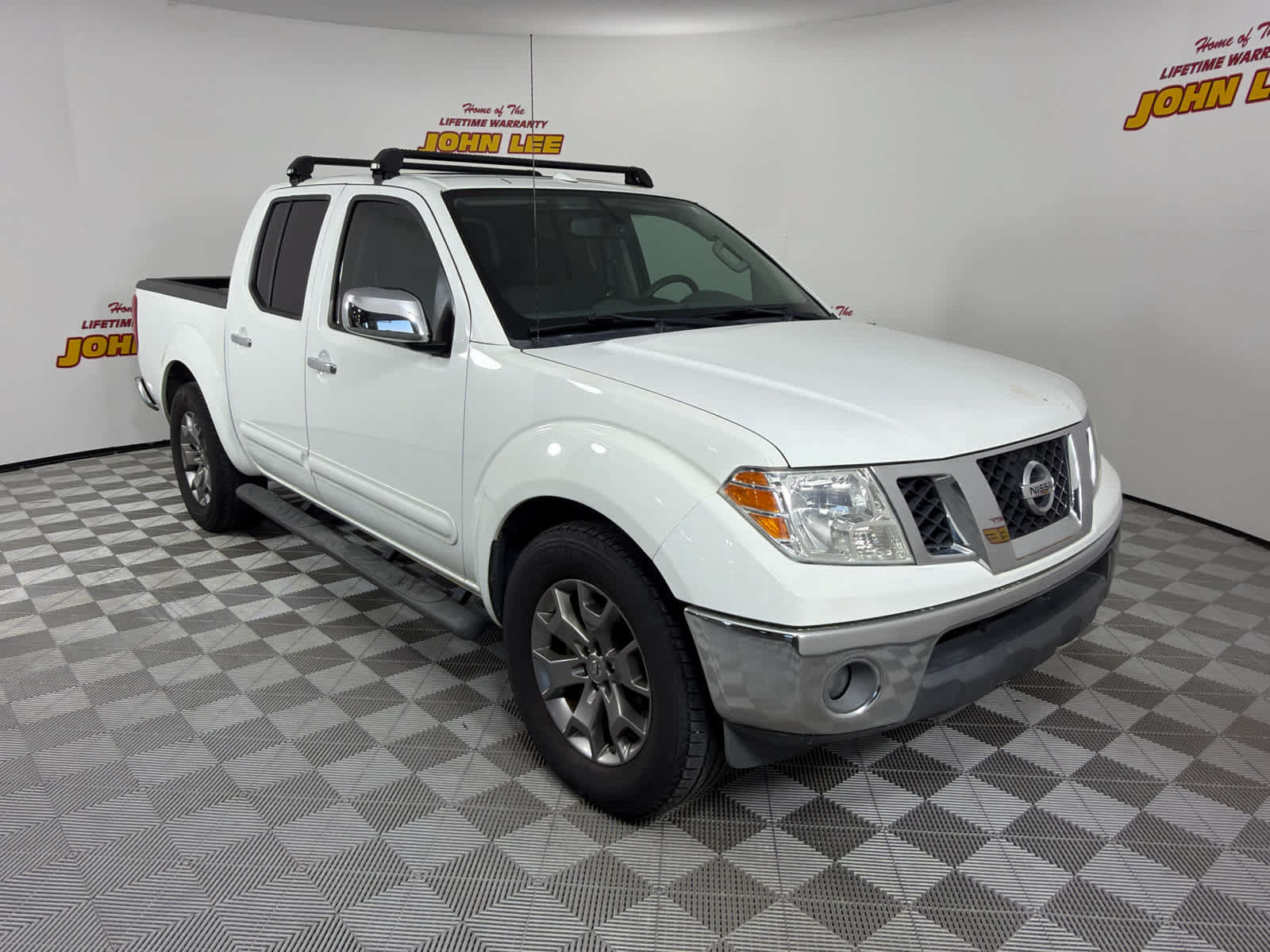 Used 2015 Nissan Frontier SL w/ Moonroof Package RWD image 8