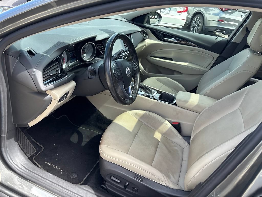 Used 2018 Buick Regal Essence w/ Driver Confidence Package #1 AWD/4WD image 18