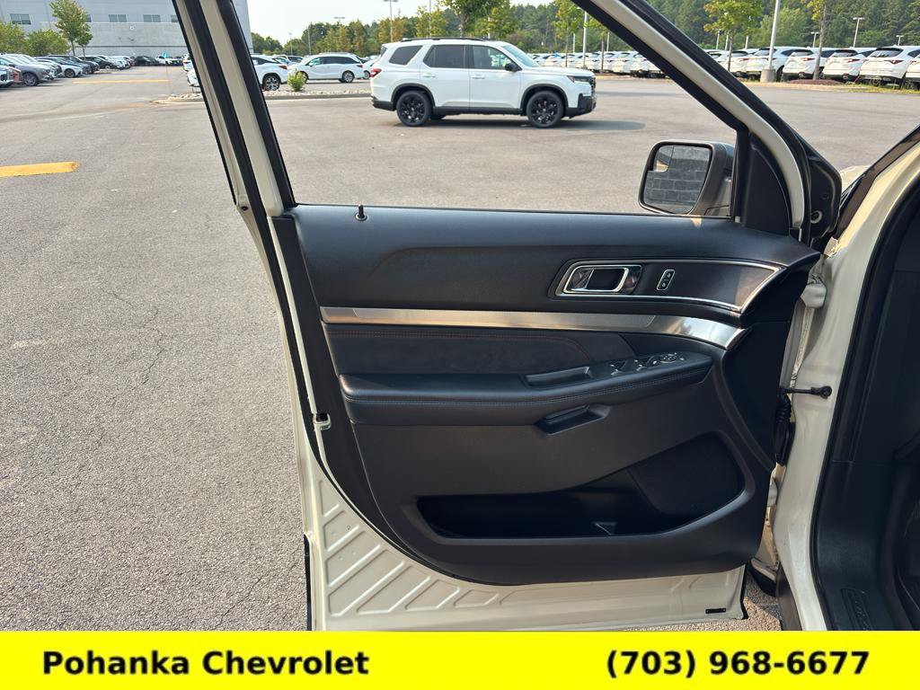 Used 2018 Ford Explorer XLT w/ Equipment Group 202A AWD/4WD image 21