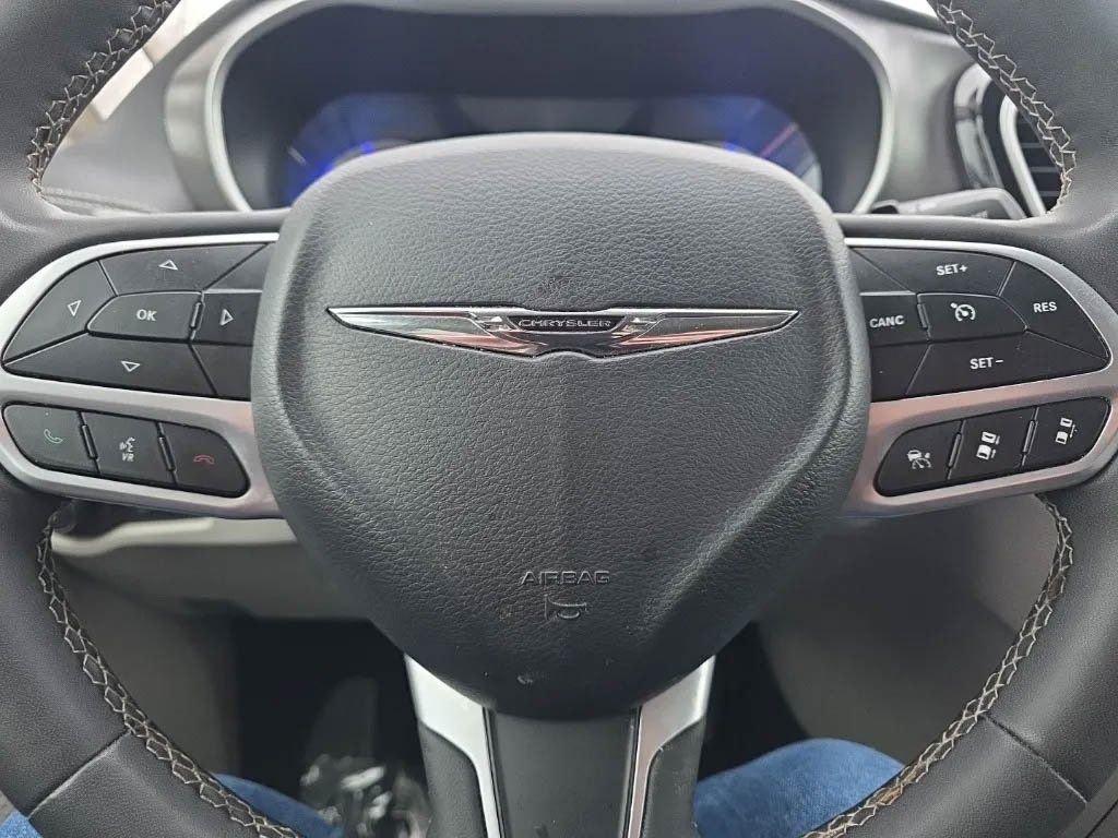 Used 2024 Chrysler Pacifica Select FWD image 22