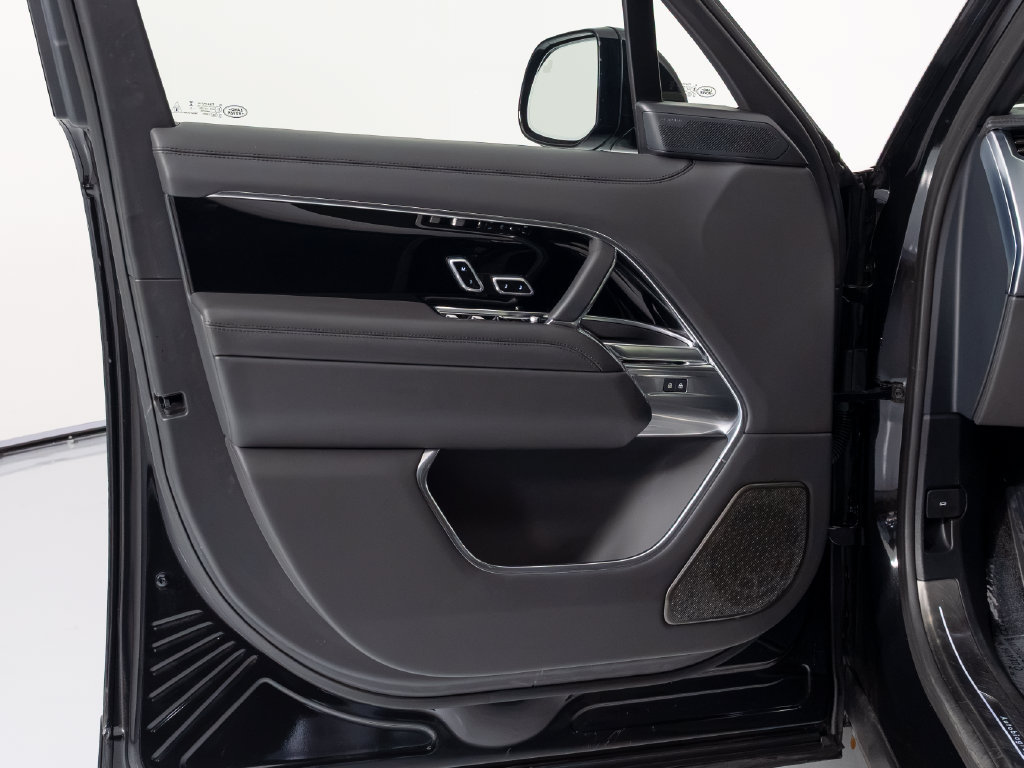 Used 2024 Land Rover Range Rover Autobiography AWD/4WD image 18