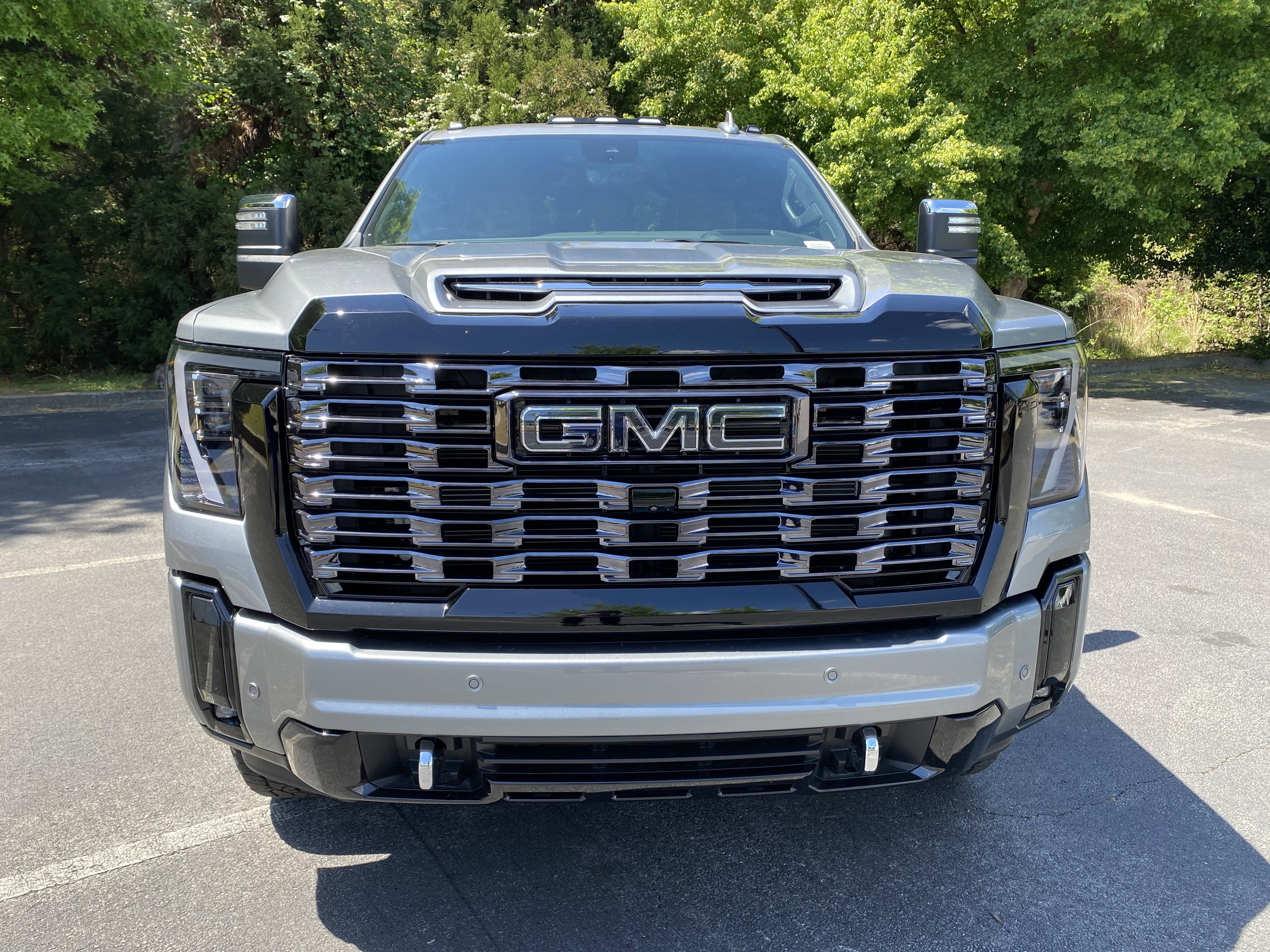 Used 2025 GMC Sierra 2500 Denali Ultimate image 3