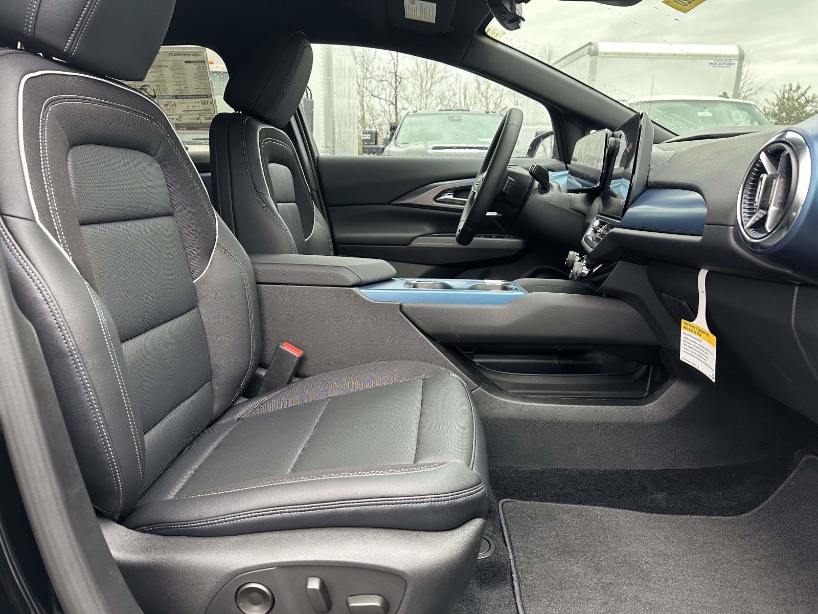 New 2026 Chevrolet Equinox EV LT w/ Convenience Package II FWD image 24