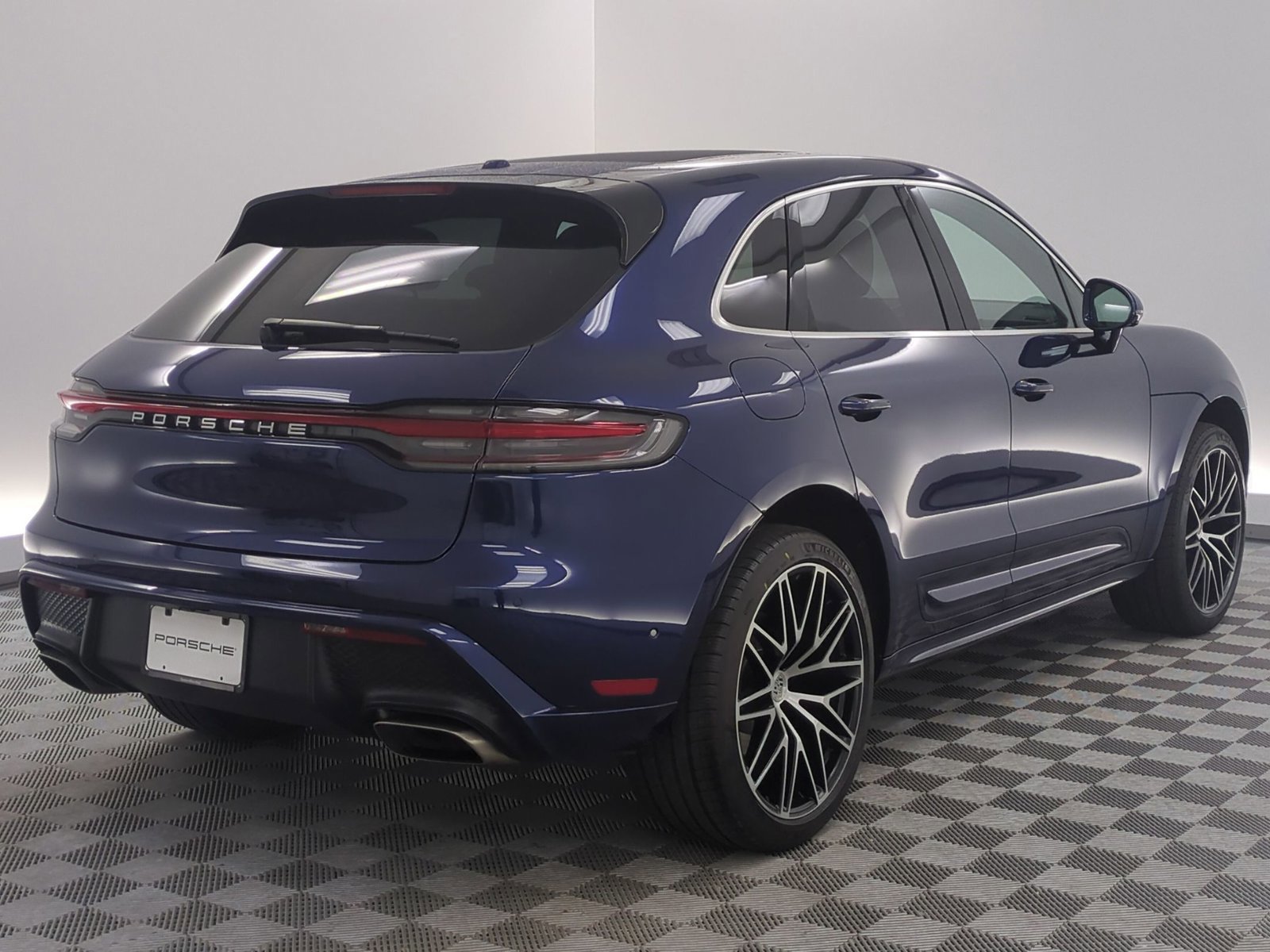 Certified 2023 Porsche Macan image 8