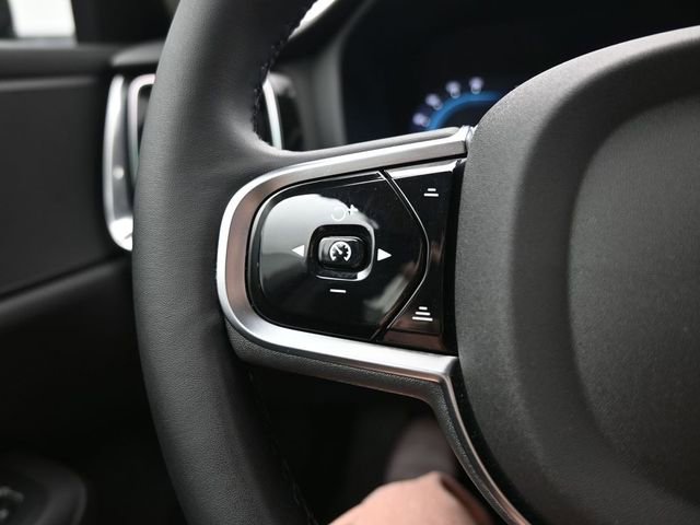 Used 2025 Volvo S60 B5 Plus image 25