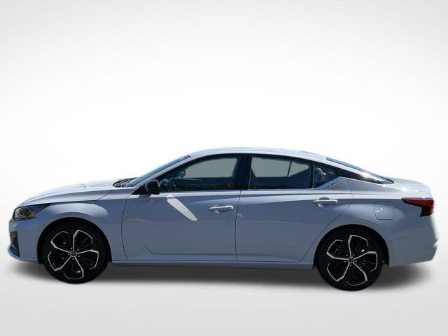 Used 2025 Nissan Altima 2.5 SR FWD image 2