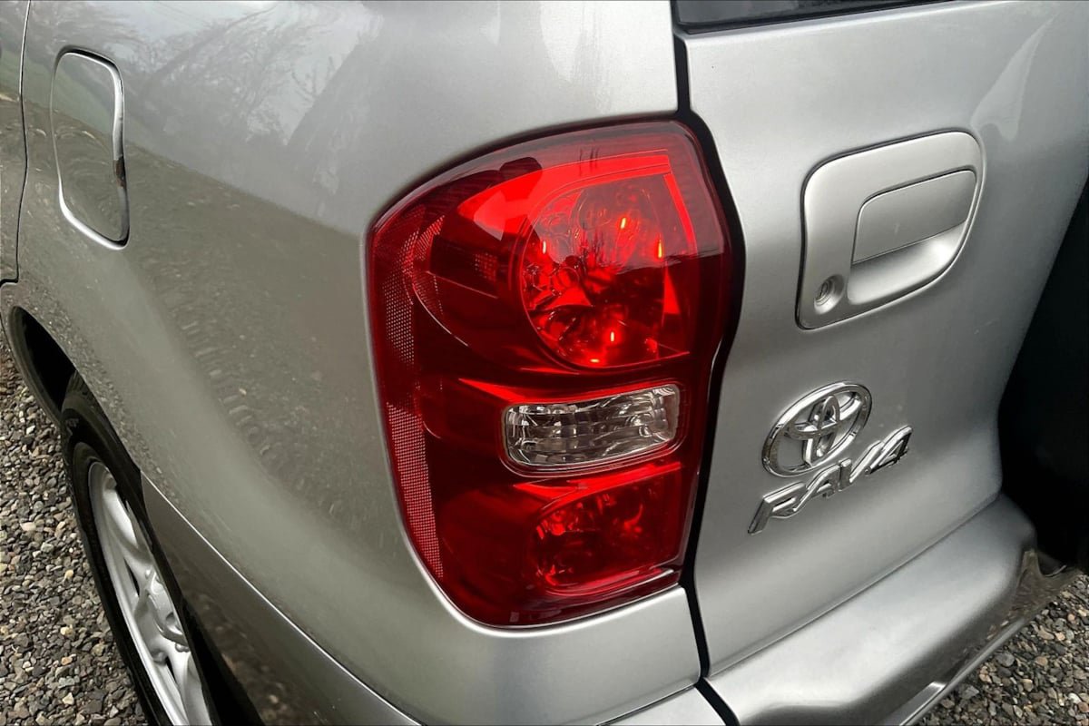 Used 2004 Toyota RAV4 2WD image 22