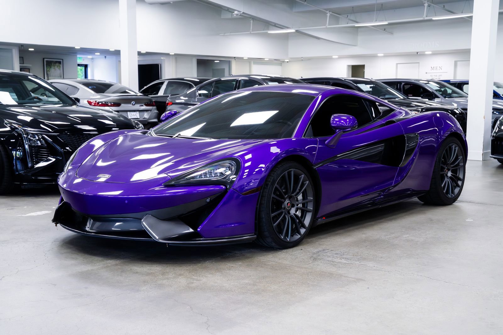 Used 2018 McLaren 570S Coupe RWD image 3