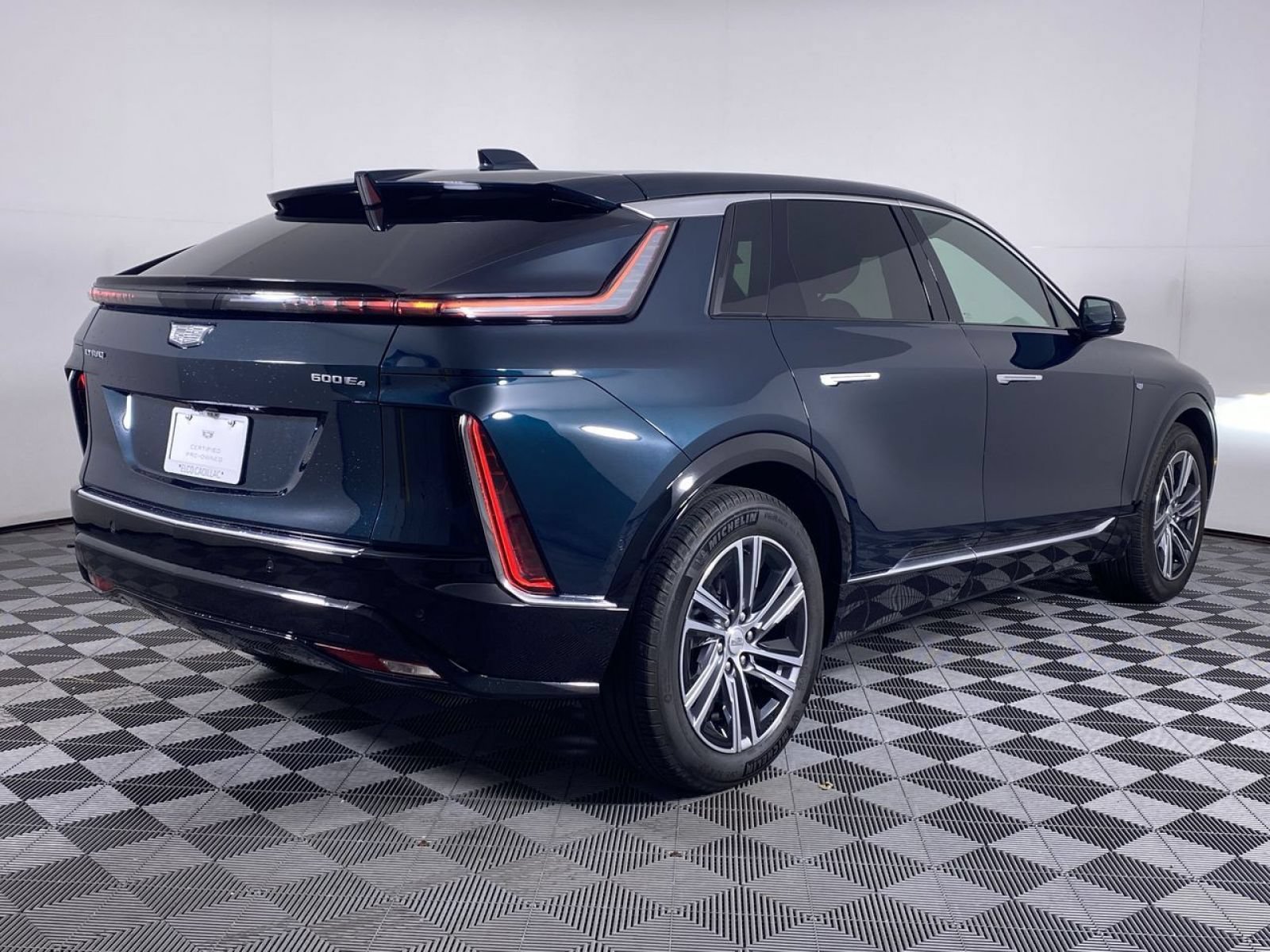 Certified 2024 Cadillac Lyriq Luxury AWD/4WD image 19