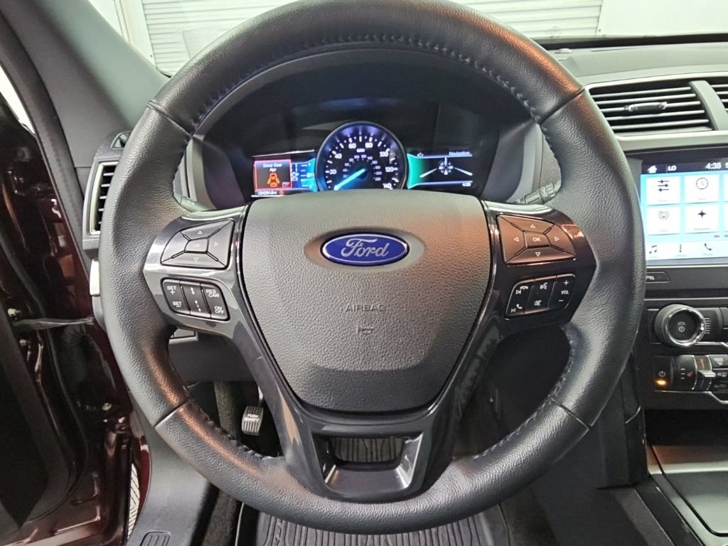 Used 2018 Ford Explorer XLT w/ Equipment Group 202A FWD image 28