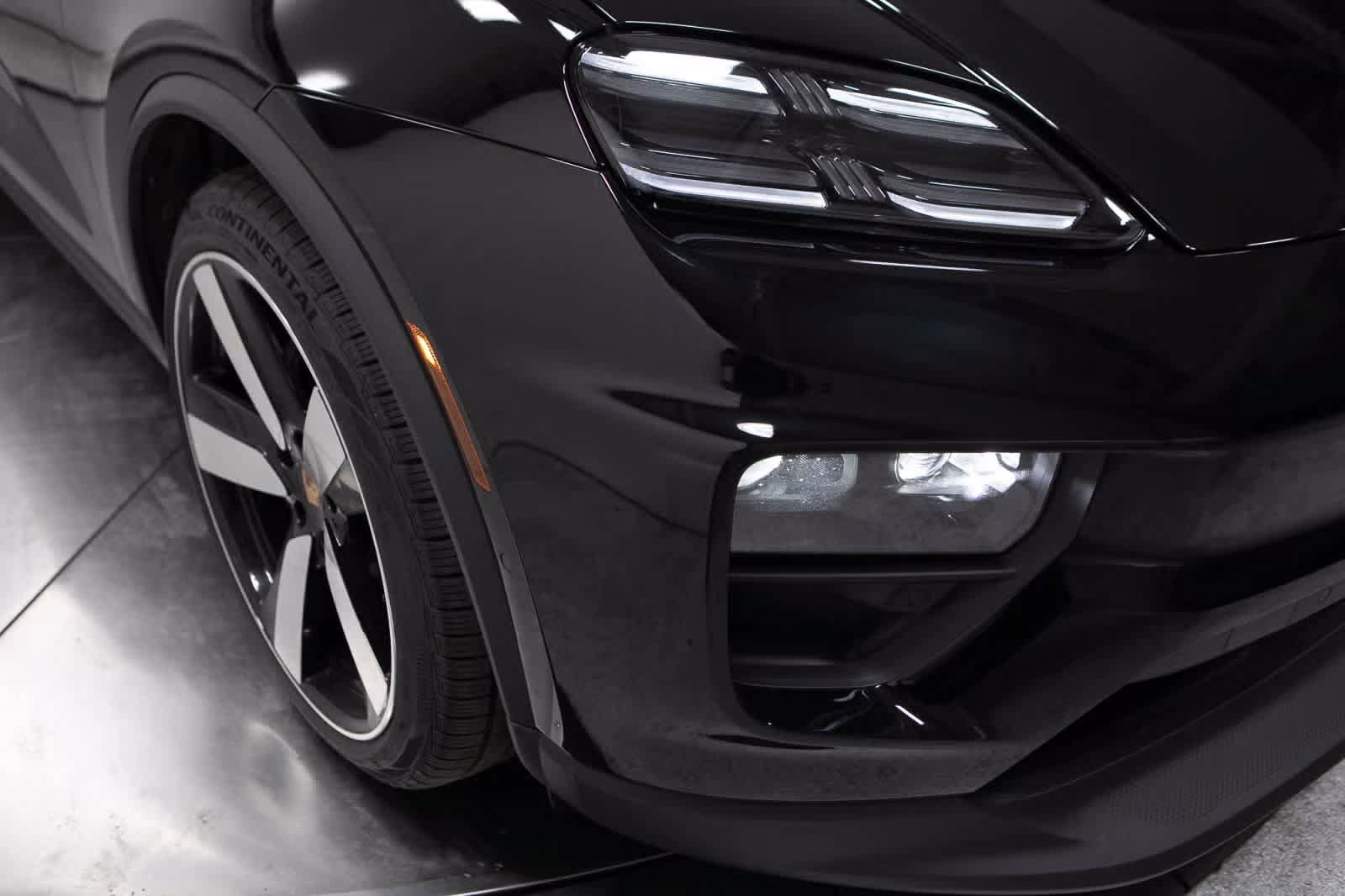 Certified 2025 Porsche Macan 4 Electric AWD/4WD image 12