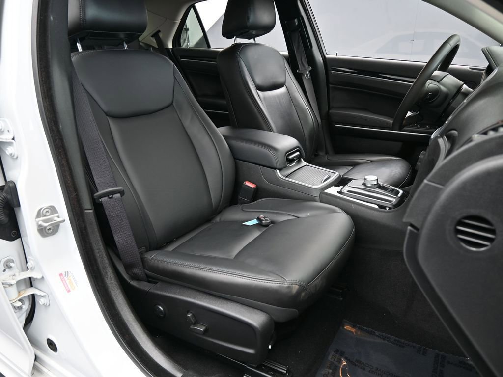 Used 2023 Chrysler 300 Touring L image 41