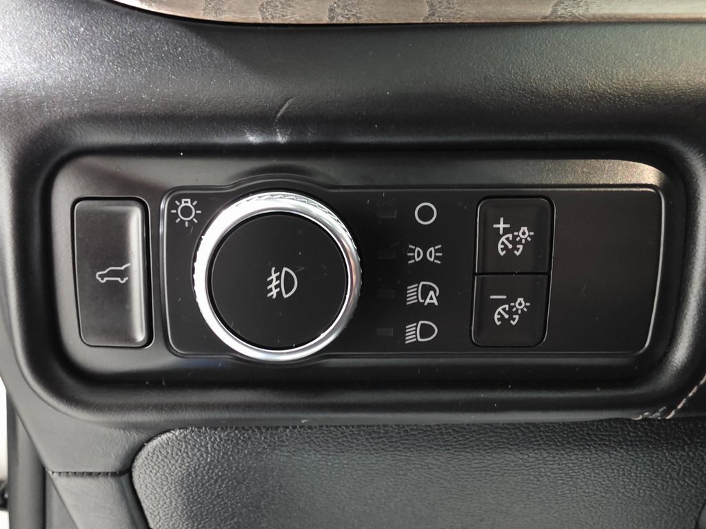 Used 2020 Ford Explorer Platinum image 38