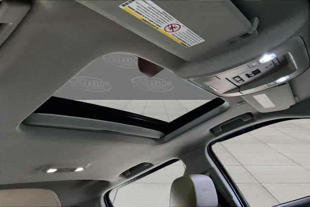 Used 2017 GMC Sierra 2500 Denali w/ Duramax Plus Package AWD/4WD image 18