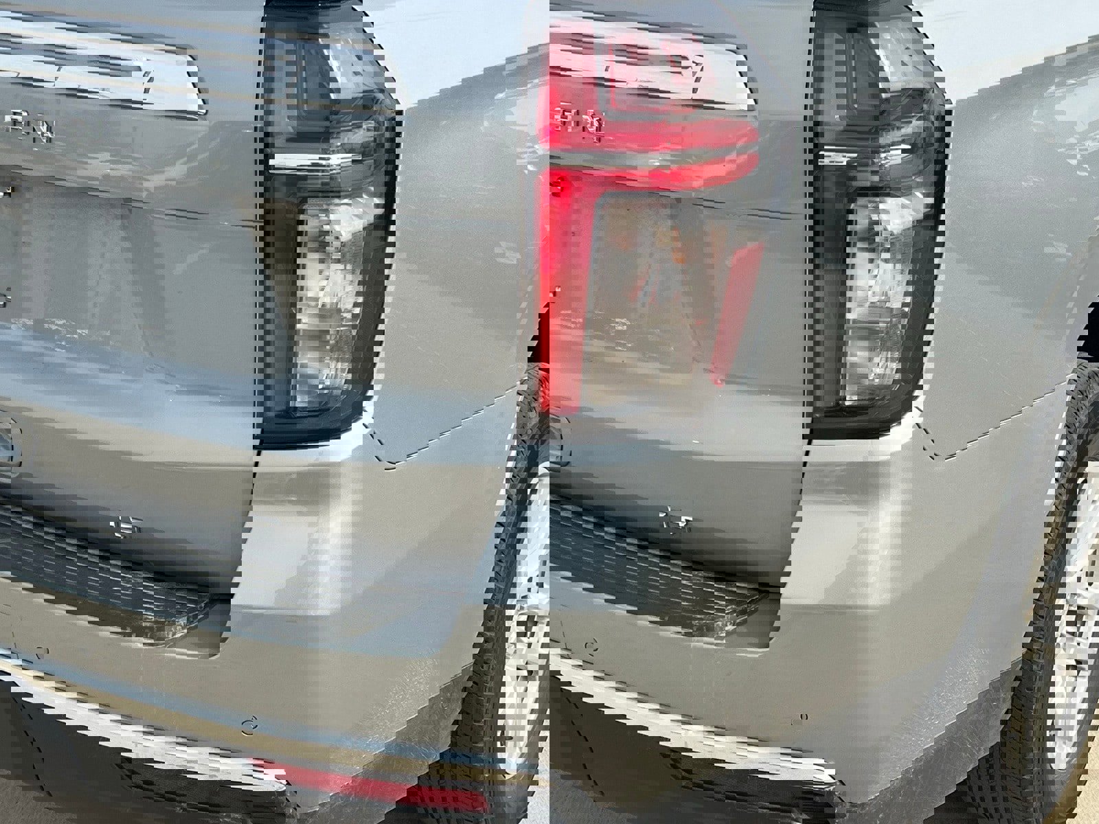 Used 2024 Chevrolet Suburban LT image 14