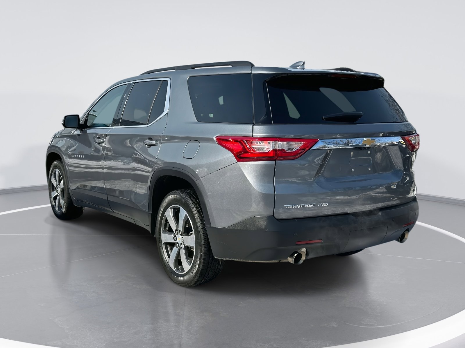 Used 2019 Chevrolet Traverse LT w/ LT Premium Package AWD/4WD image 4