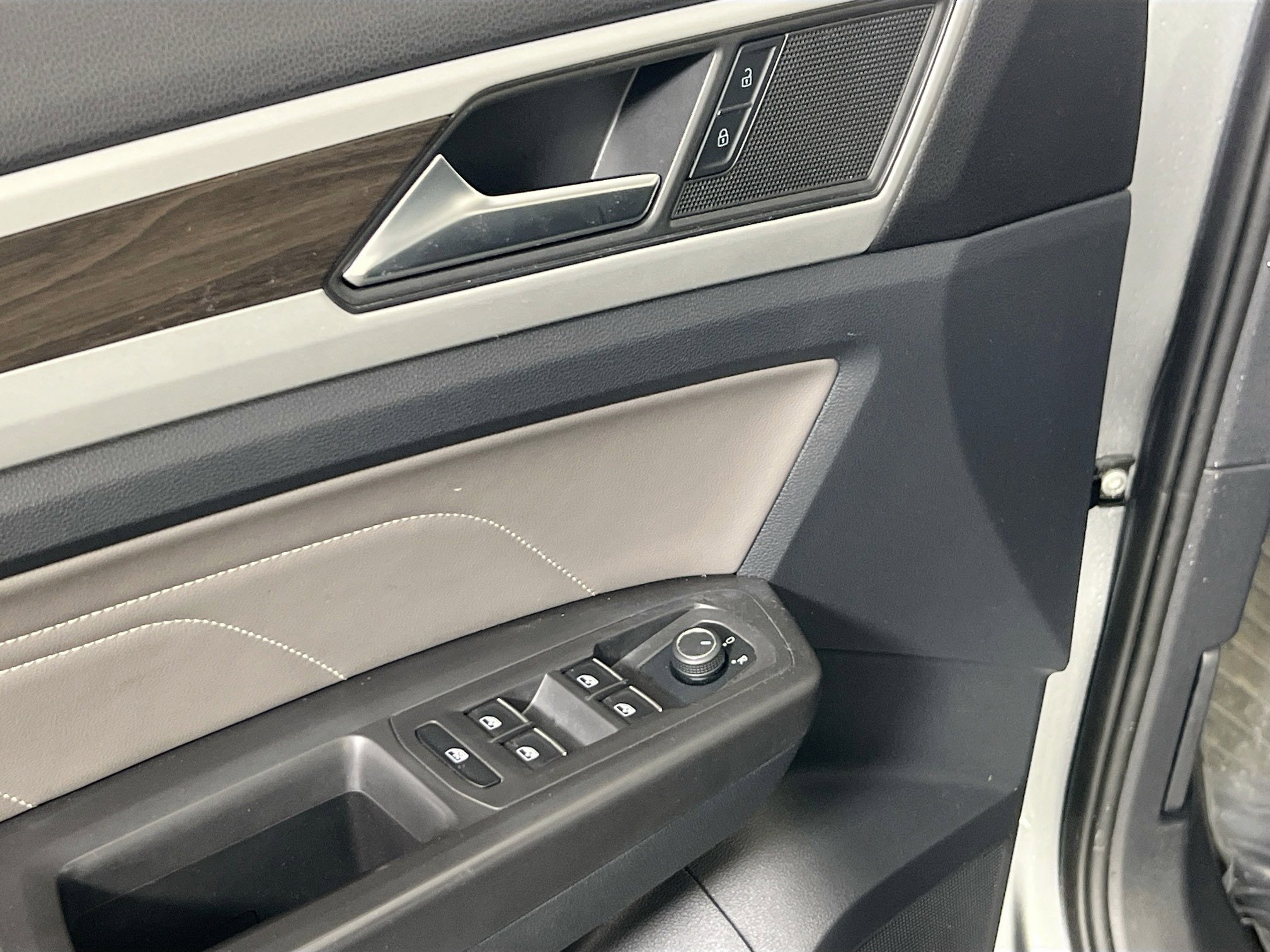 Used 2022 Volkswagen Atlas SE image 17