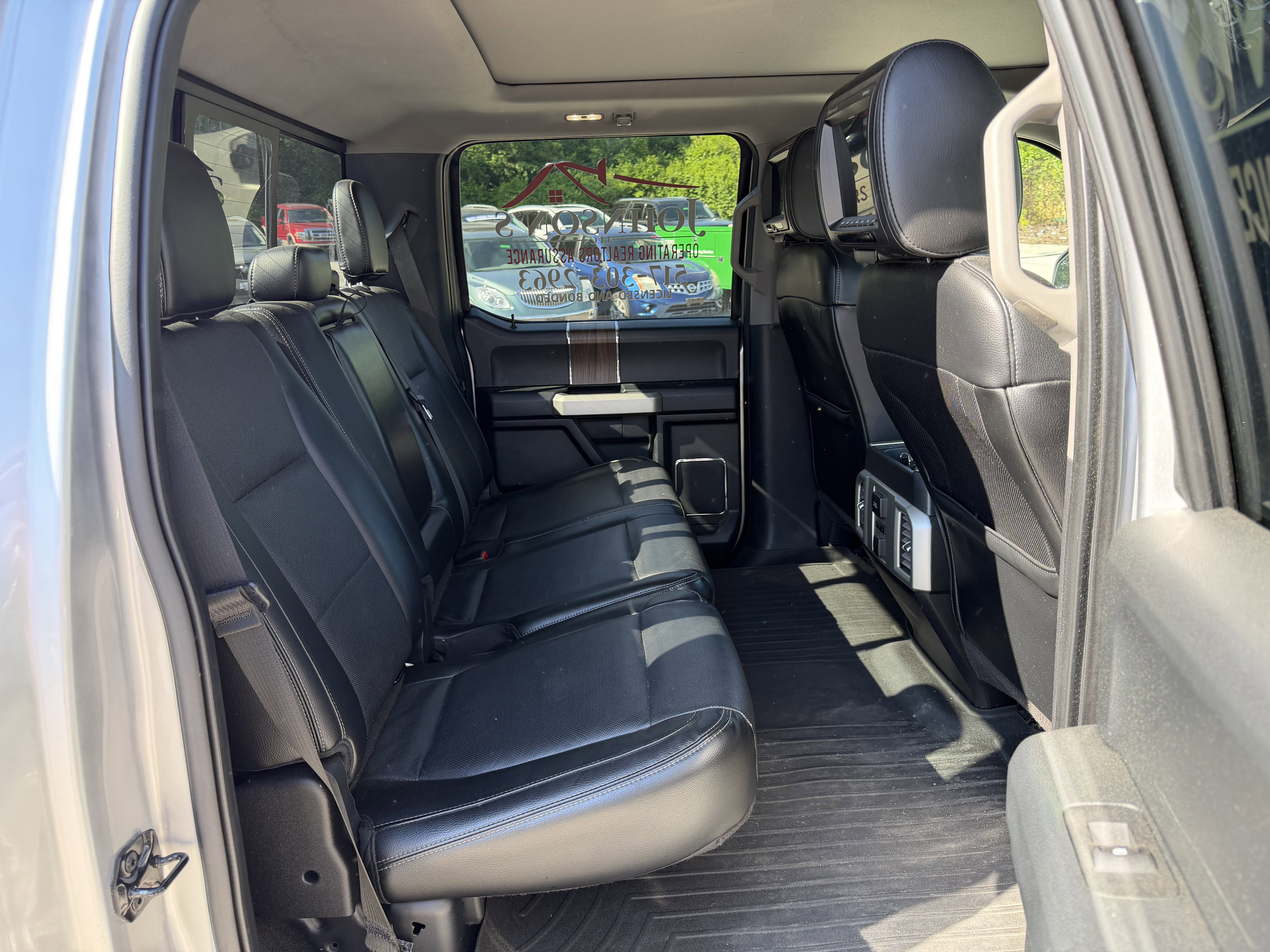 Used 2015 Ford F150 Lariat w/ Equipment Group 502A Luxury AWD/4WD image 9