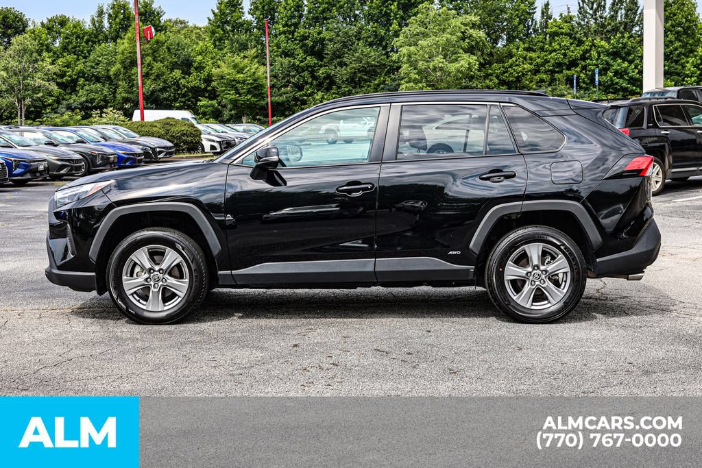 Used 2024 Toyota RAV4 LE AWD/4WD image 8