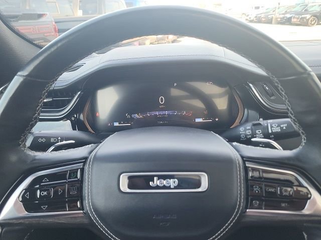 Used 2023 Jeep Grand Cherokee Overland w/ Advanced Protech Group III image 9