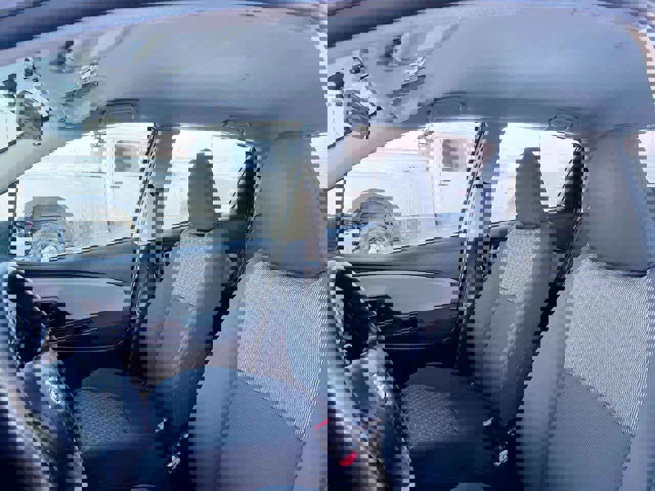 Used 2015 Toyota Yaris L image 22