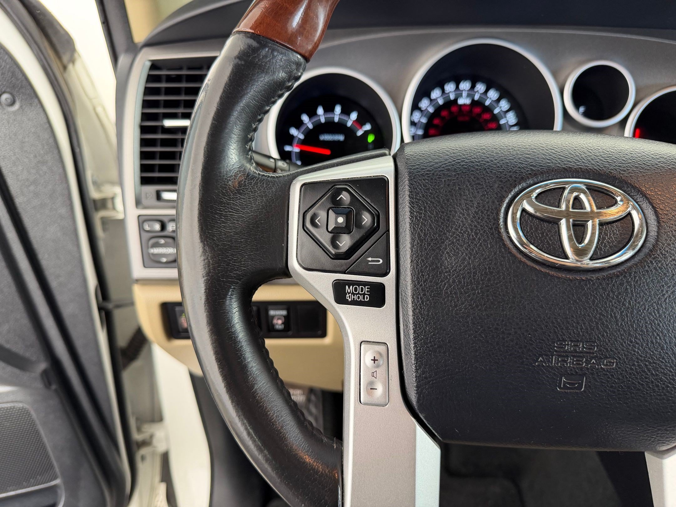 Used 2016 Toyota Sequoia Platinum AWD/4WD image 13