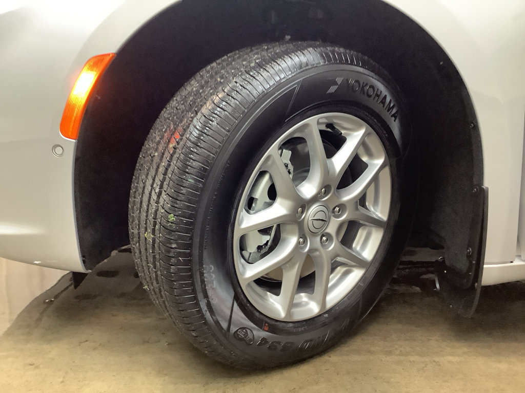 New 2026 Chrysler Pacifica Select FWD image 27