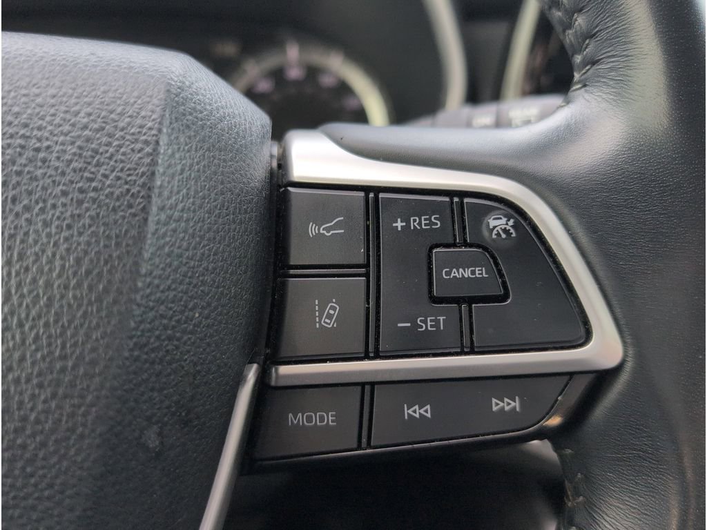 Used 2023 Toyota Highlander XLE image 23