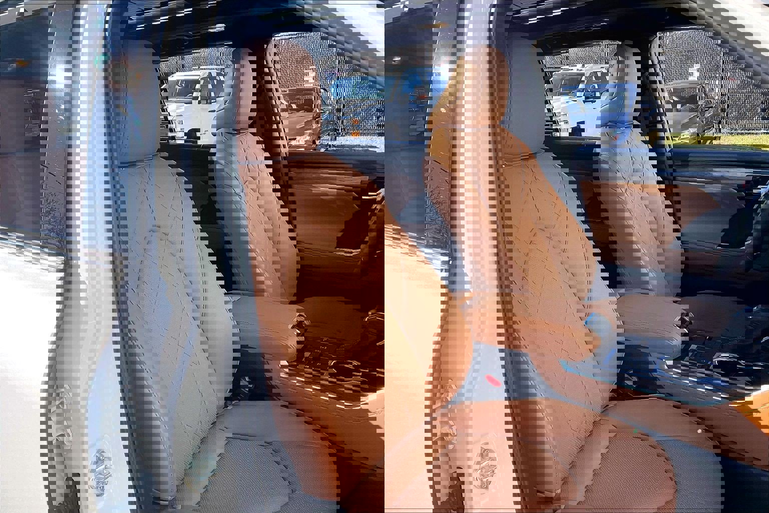 Used 2024 Toyota Highlander Platinum image 9