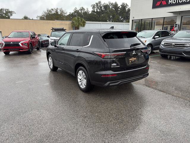 New 2026 Mitsubishi Outlander ES image 4
