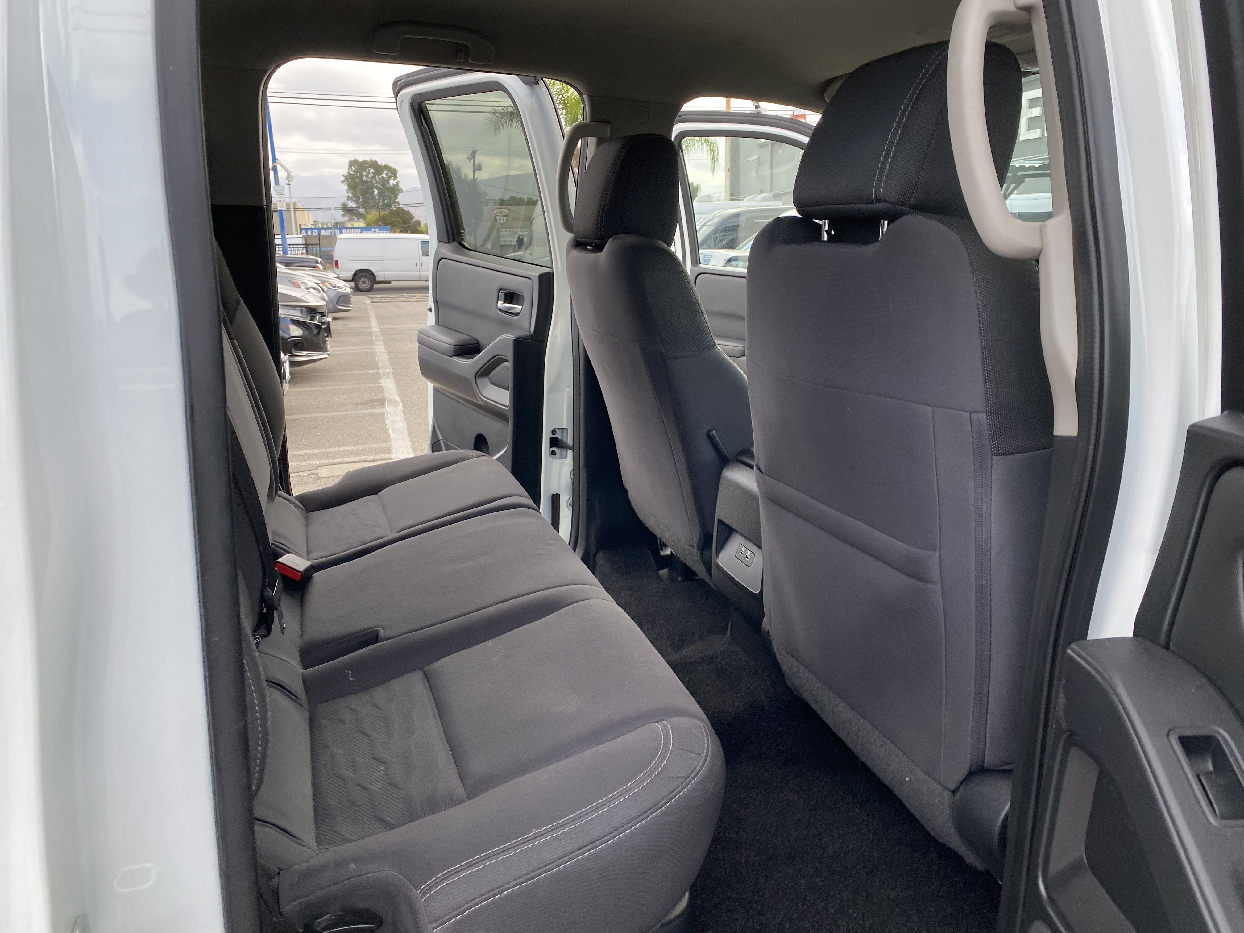 Used 2023 Nissan Frontier SV w/ Graphics Package RWD image 21