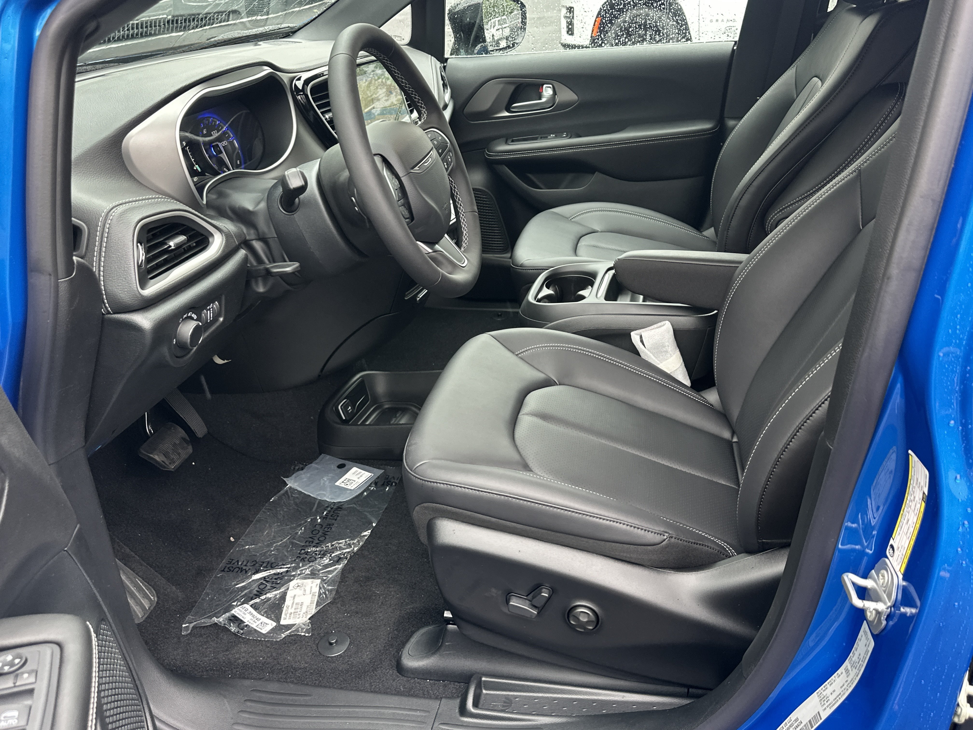 New 2027 Chrysler Pacifica Select FWD image 26