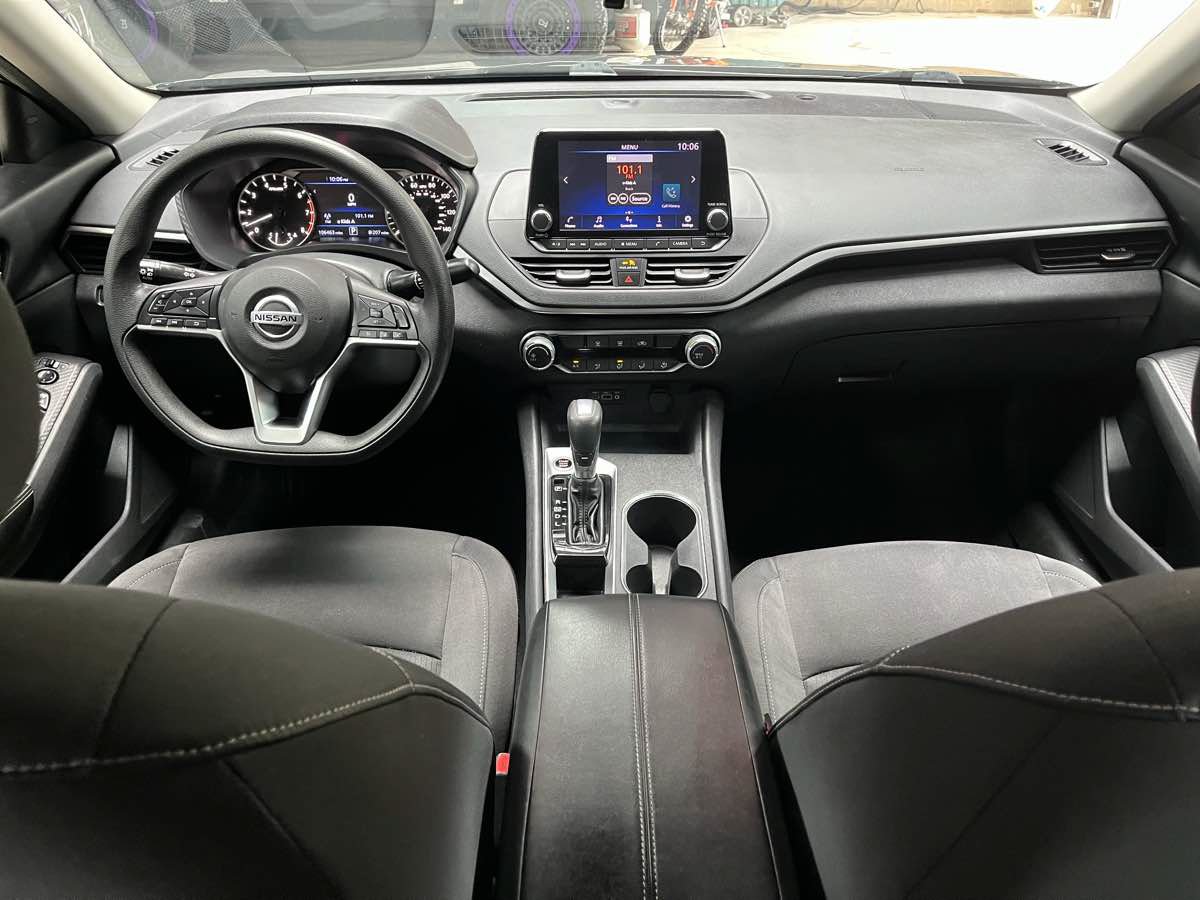 Used 2022 Nissan Altima 2.5 SV FWD image 9