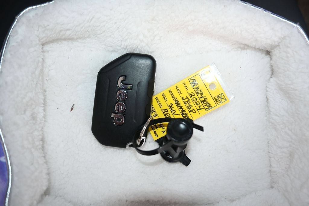 Used 2024 Jeep Wrangler Unlimited Rubicon 4xe AWD/4WD image 21