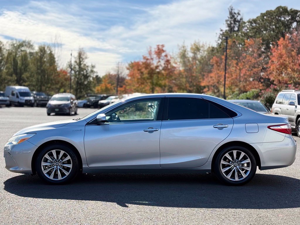 Used 2016 Toyota Camry XLE w/ Moonroof Package FWD image 2