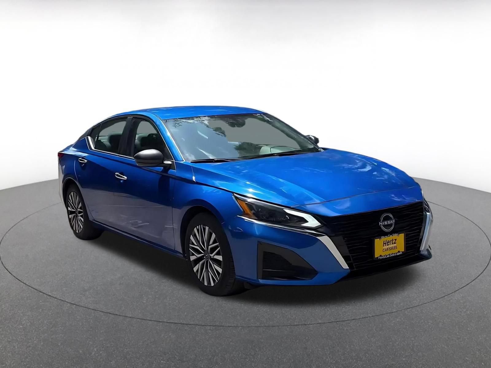 Used 2025 Nissan Altima 2.5 SV FWD image 3