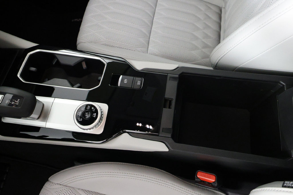 Used 2025 Mitsubishi Outlander AWD image 37