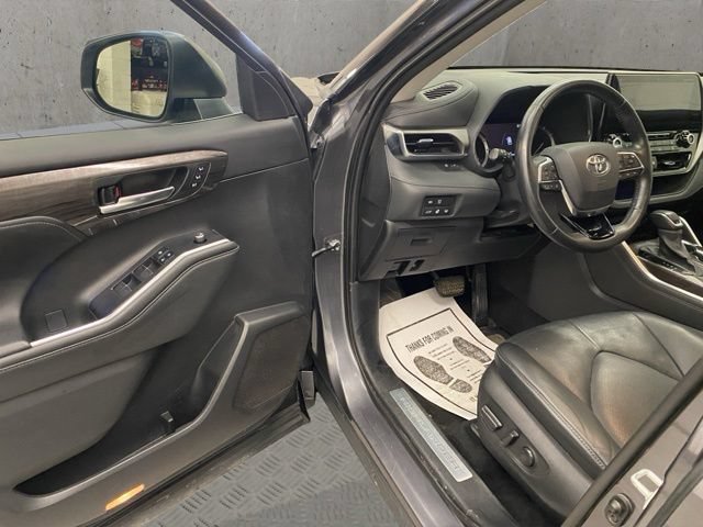 Used 2021 Toyota Highlander Limited AWD/4WD image 20