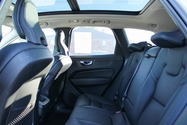 Used 2025 Volvo XC60 B5 Plus image 33