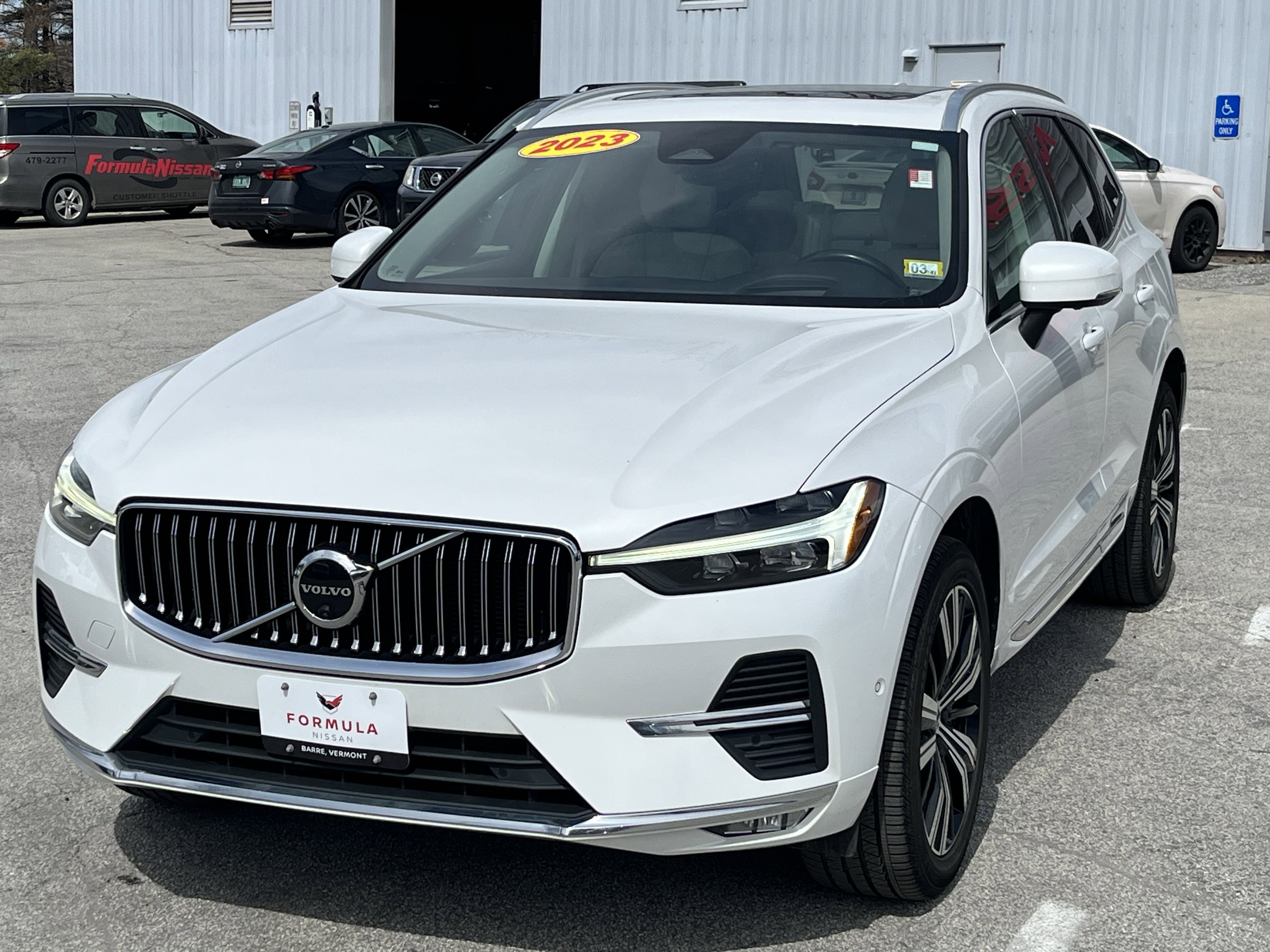 Used 2023 Volvo XC60 B5 Ultimate AWD/4WD image 3