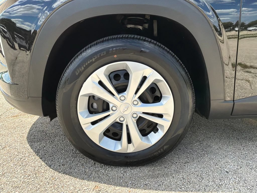 Used 2024 Chevrolet Trax LS w/ Driver Confidence Package FWD image 10