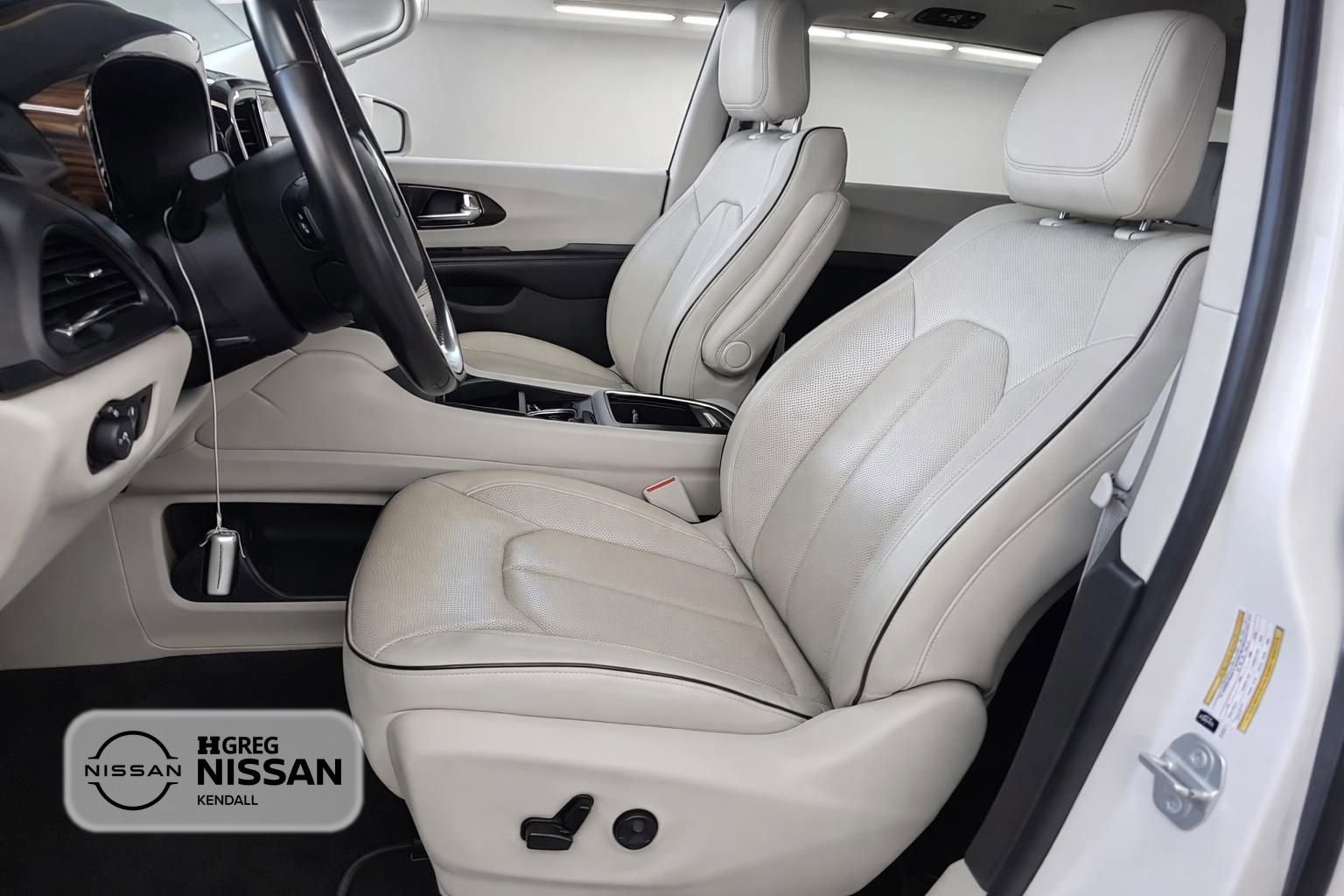 Used 2021 Chrysler Pacifica Limited w/ Premium & Safety Sphere Group image 8