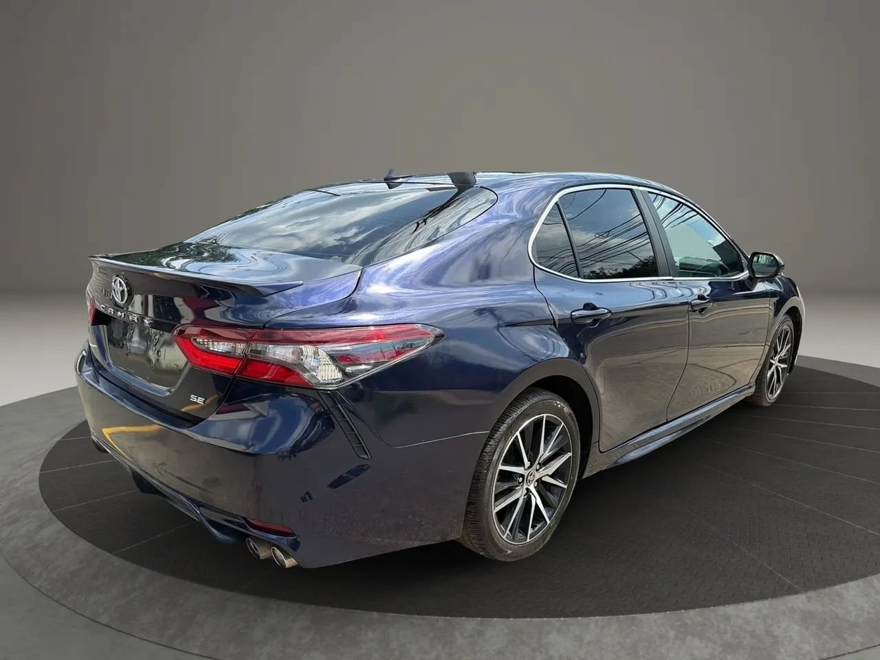 Used 2021 Toyota Camry SE FWD image 5
