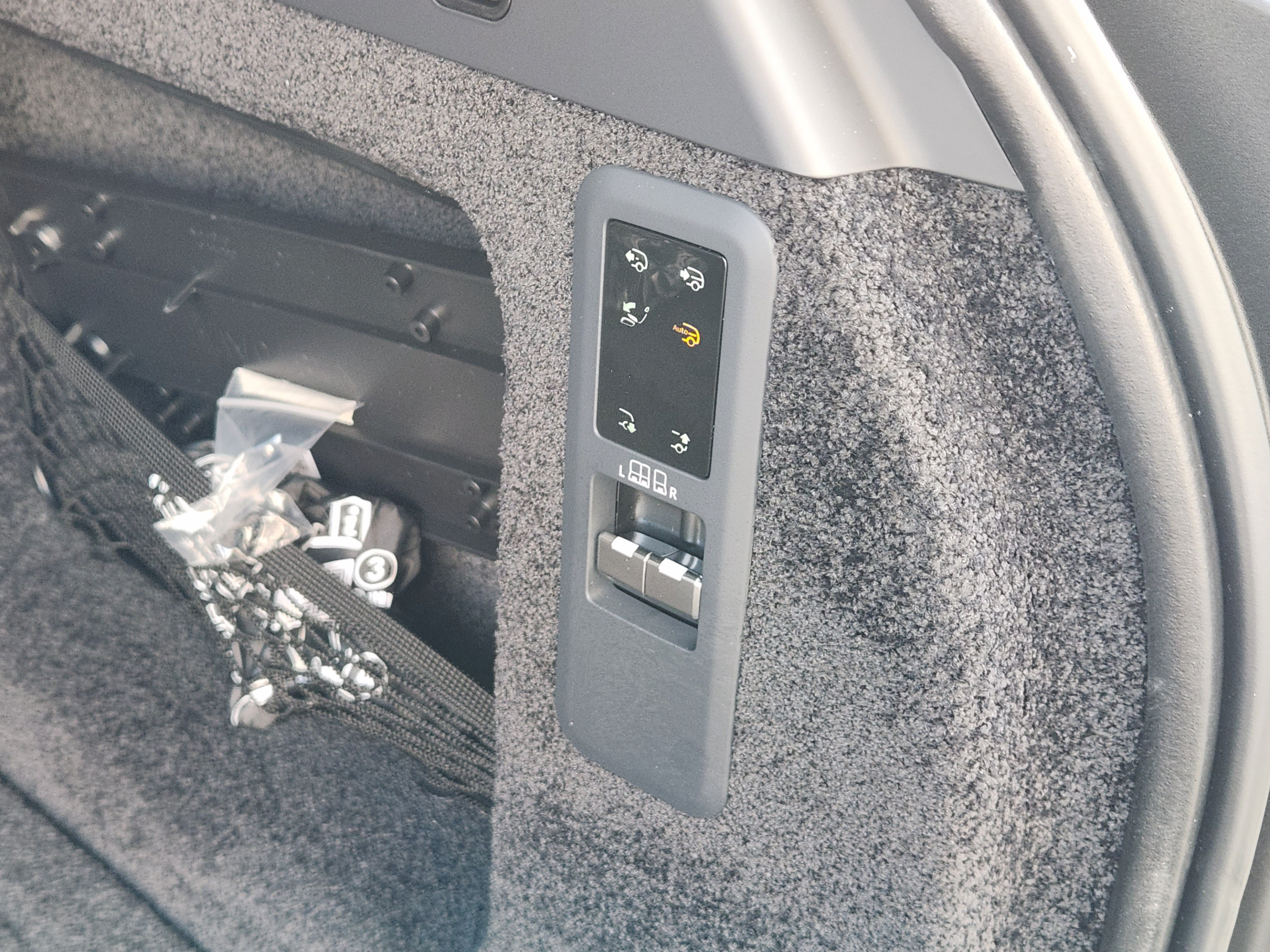 New 2026 Land Rover Range Rover SV AWD/4WD image 28