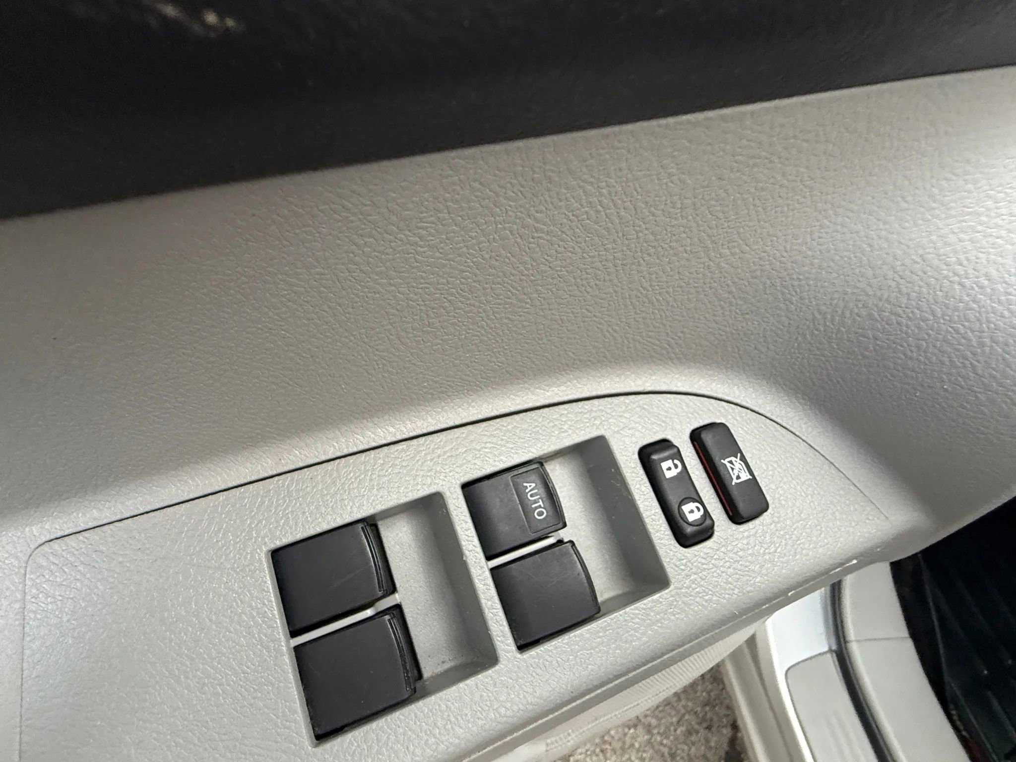 Used 2013 Toyota Highlander SE image 25