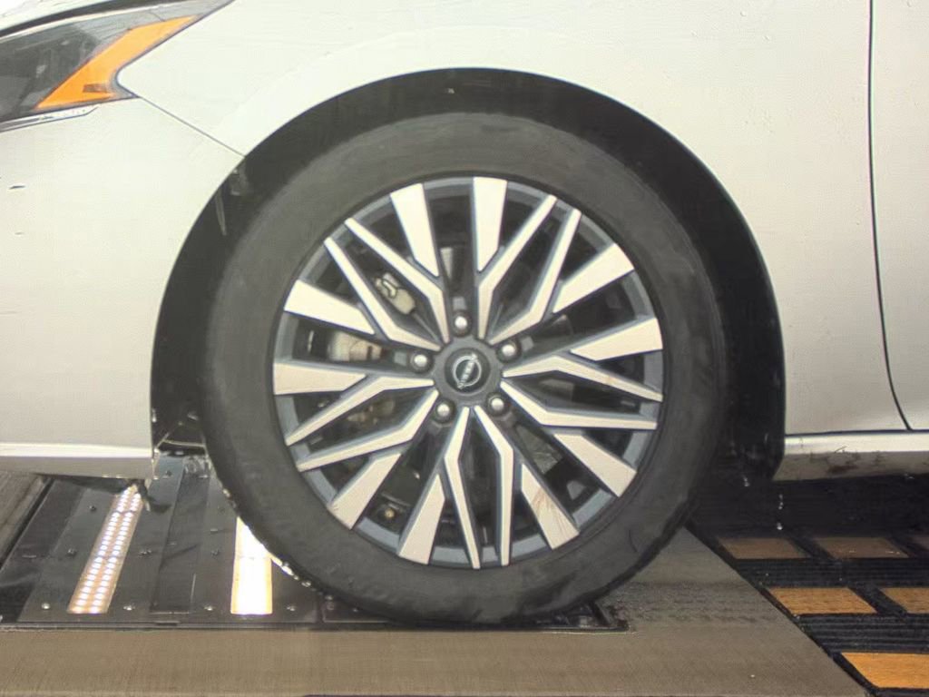 Used 2024 Nissan Altima 2.5 SV image 10